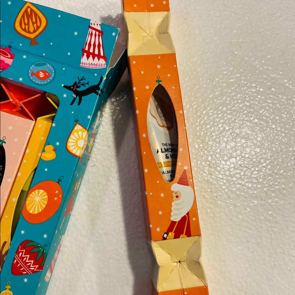 GIFT SET HAND CREAM LOTION CHRISTMAS CRACKERS POPPERS SCENTED STOCKING STUFFER 6 - Picture 3 of 4